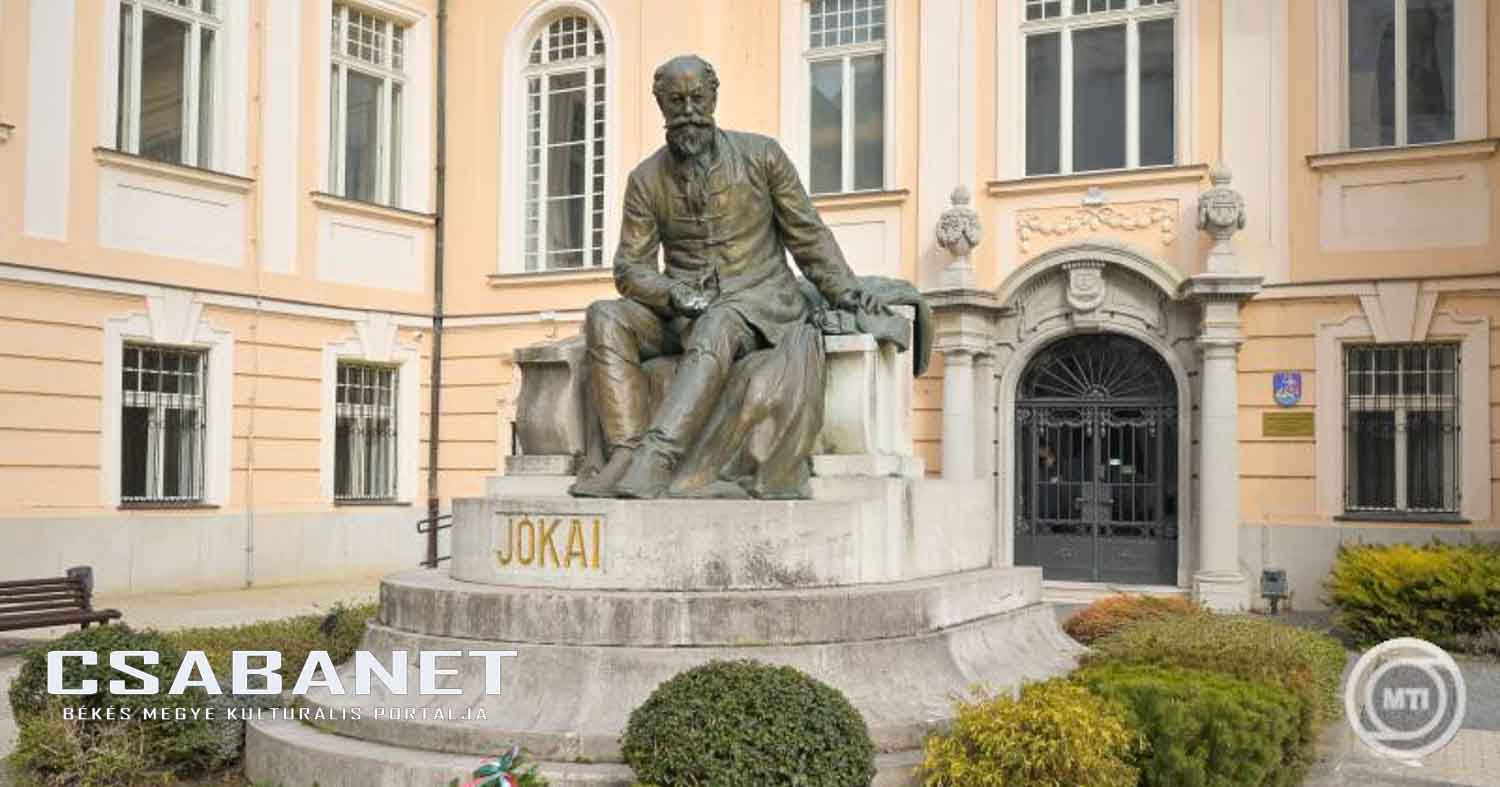 Jókai Mór szobra