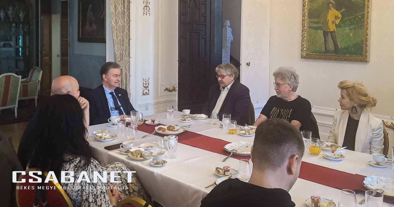 Idegenek és ismerősök – Párizsban