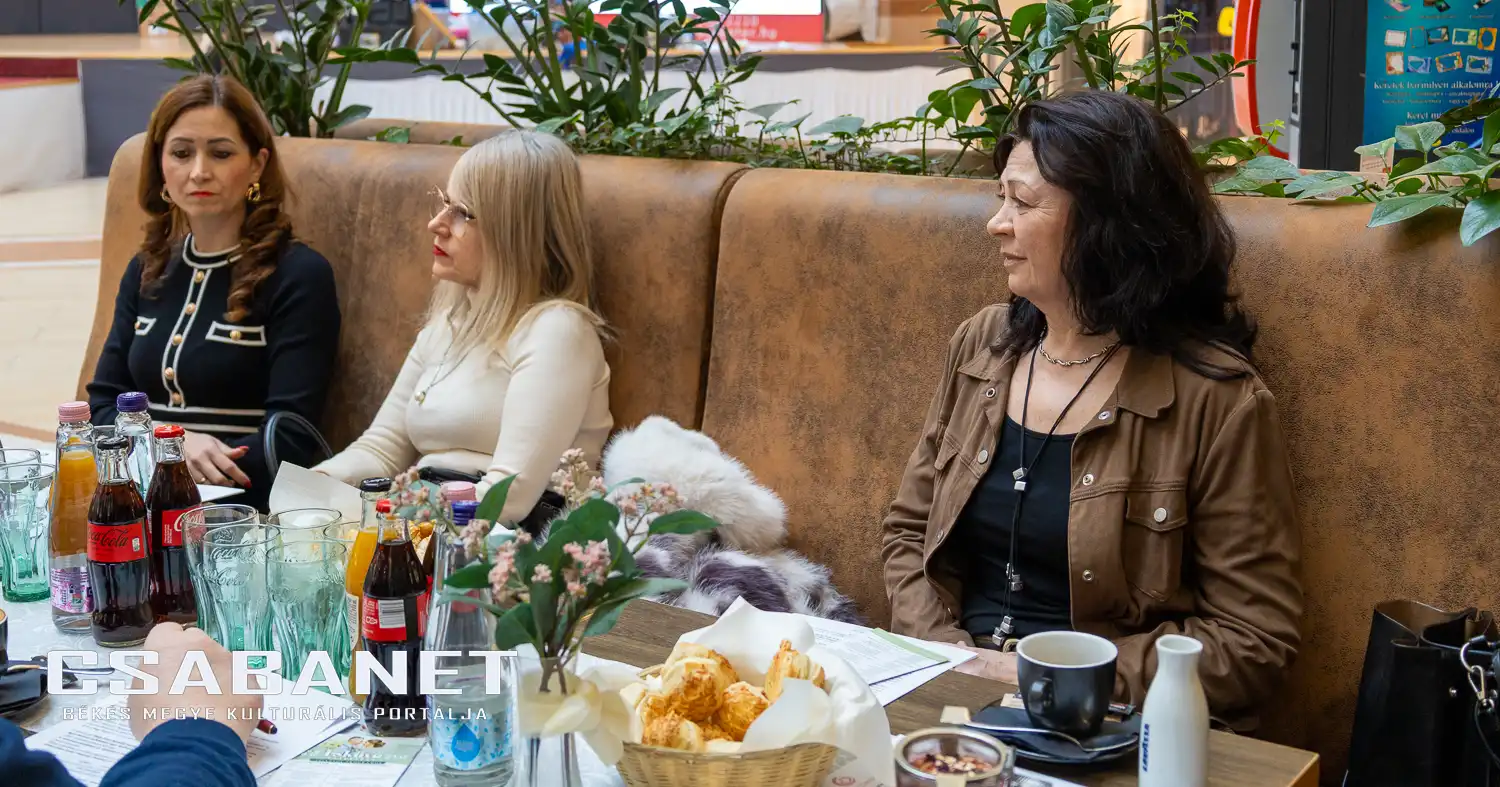 Sajtótájékoztató