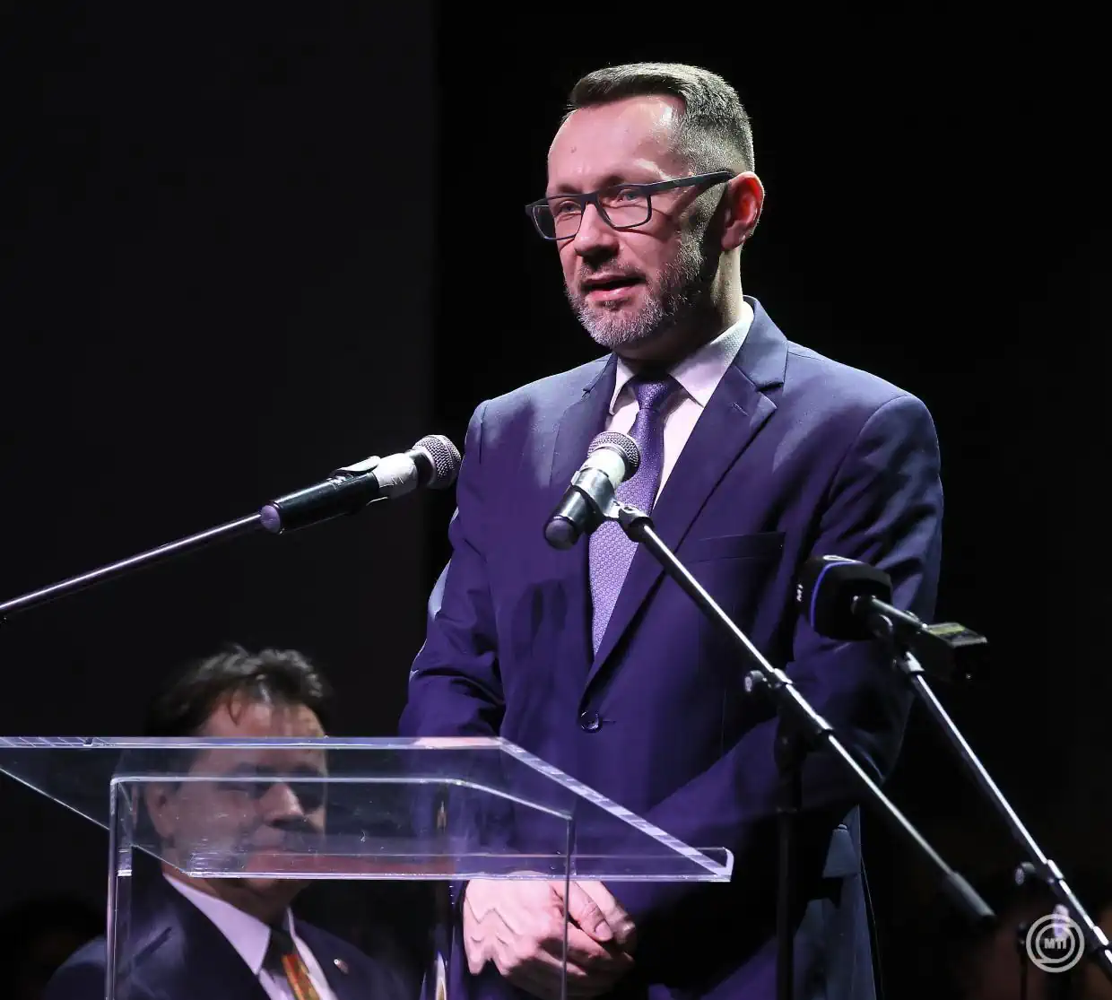 Békéscsaba, 2026. március 6. Varga Tamás alpolgármester beszédet mond a XX. Kárpát-medencei Népi Textilfesztivál megnyitóján a Csabagyöngye Kulturális Központban Békéscsabán 2026. március 6-án. MTI/Lehoczky Péter