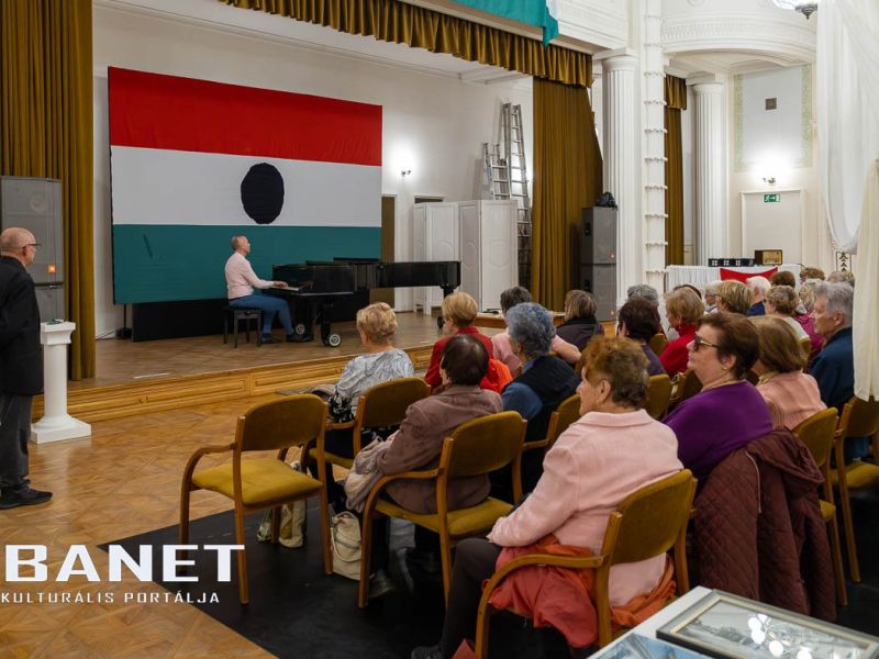 Kis szerencsével lehettem volna a Színházbarangolás kétezre Kis szerencsével lehettem volna a Színházbarangolás kétezre