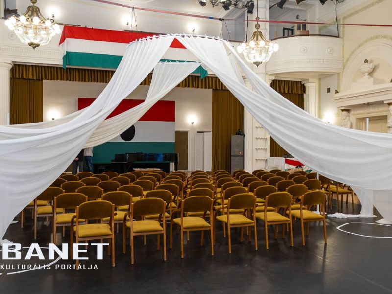 Kis szerencsével lehettem volna a Színházbarangolás kétezre Kis szerencsével lehettem volna a Színházbarangolás kétezre