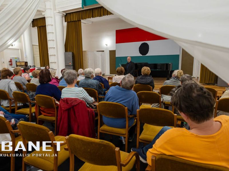 Kis szerencsével lehettem volna a Színházbarangolás kétezre Kis szerencsével lehettem volna a Színházbarangolás kétezre