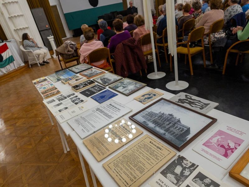 Kis szerencsével lehettem volna a Színházbarangolás kétezre Kis szerencsével lehettem volna a Színházbarangolás kétezre