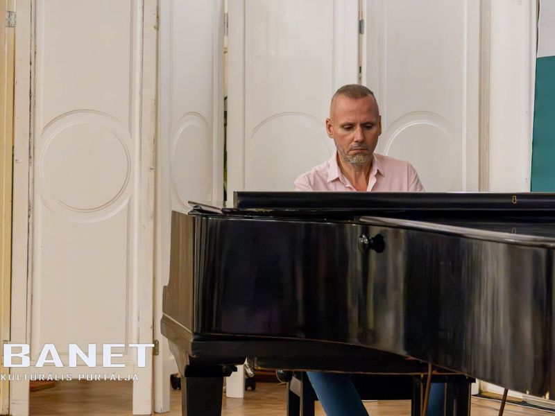 Kis szerencsével lehettem volna a Színházbarangolás kétezre Kis szerencsével lehettem volna a Színházbarangolás kétezre