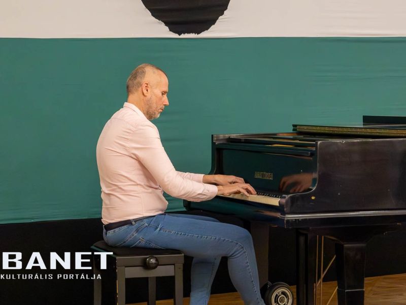 Kis szerencsével lehettem volna a Színházbarangolás kétezre Kis szerencsével lehettem volna a Színházbarangolás kétezre