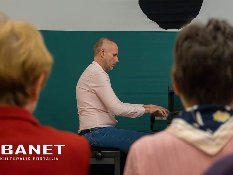 Kis szerencsével lehettem volna a Színházbarangolás kétezre Kis szerencsével lehettem volna a Színházbarangolás kétezre