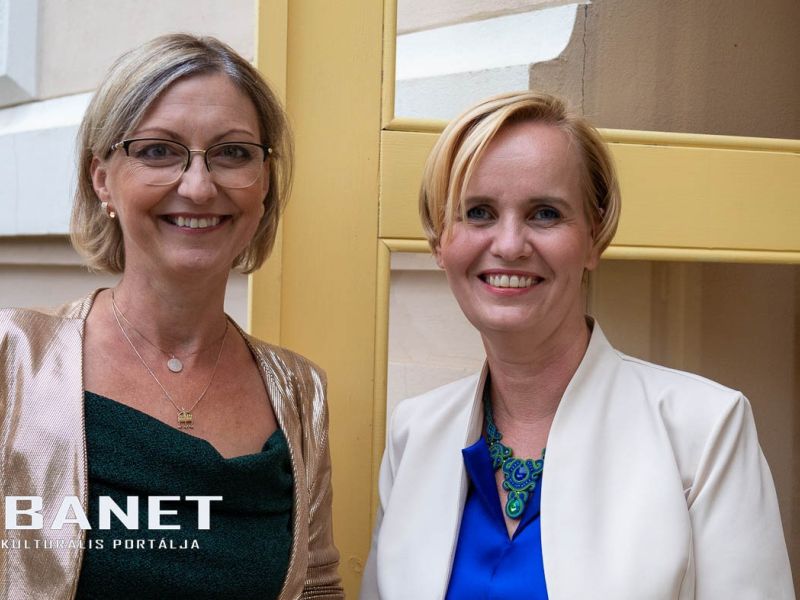 Az első fotók Bauer Barbara, Egy estély a kastélyban címmel Az első fotók Bauer Barbara, Egy estély a kastélyban címmel