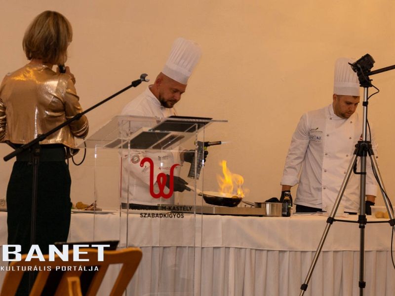 Az első fotók Bauer Barbara, Egy estély a kastélyban címmel Az első fotók Bauer Barbara, Egy estély a kastélyban címmel