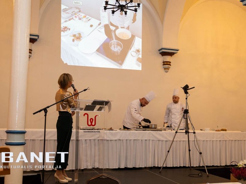 Az első fotók Bauer Barbara, Egy estély a kastélyban címmel Az első fotók Bauer Barbara, Egy estély a kastélyban címmel