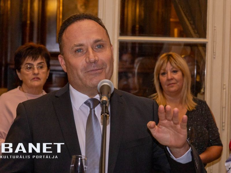 Az első fotók Bauer Barbara, Egy estély a kastélyban címmel Az első fotók Bauer Barbara, Egy estély a kastélyban címmel