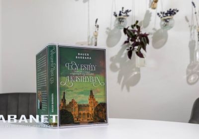 Megérkeztek az első képek Bauer Barbara, Egy estély a kastélyban címmel megjelent kötetének bemutatójáról
