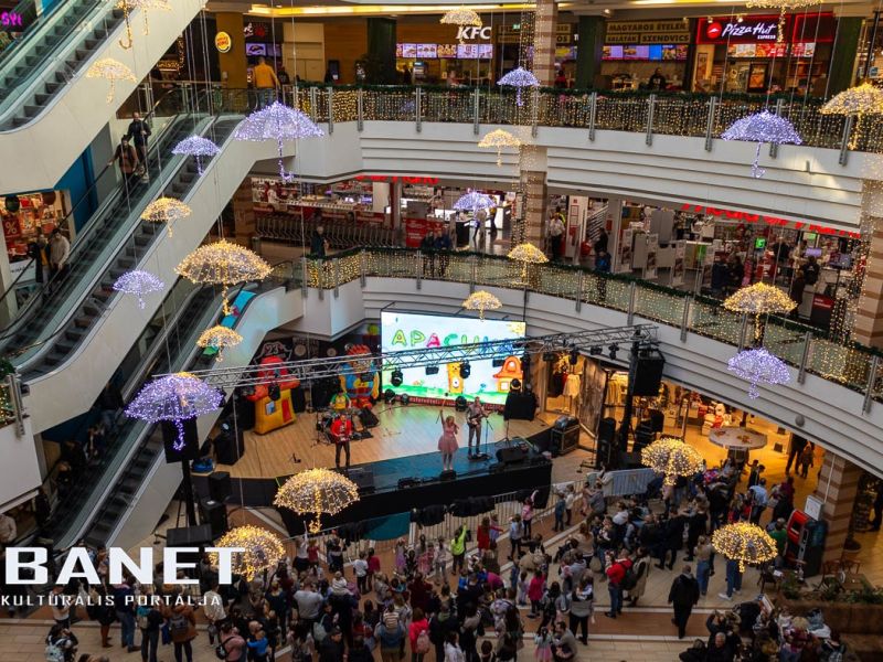 Megkezdődött a 23. szülinapi buli a Csaba Centerben Megkezdődött a 23. szülinapi buli a Csaba Centerben