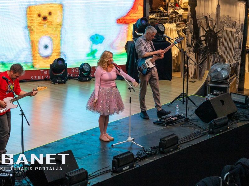 Megkezdődött a 23. szülinapi buli a Csaba Centerben Megkezdődött a 23. szülinapi buli a Csaba Centerben