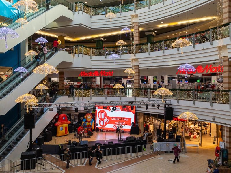 Megkezdődött a 23. szülinapi buli a Csaba Centerben Megkezdődött a 23. szülinapi buli a Csaba Centerben