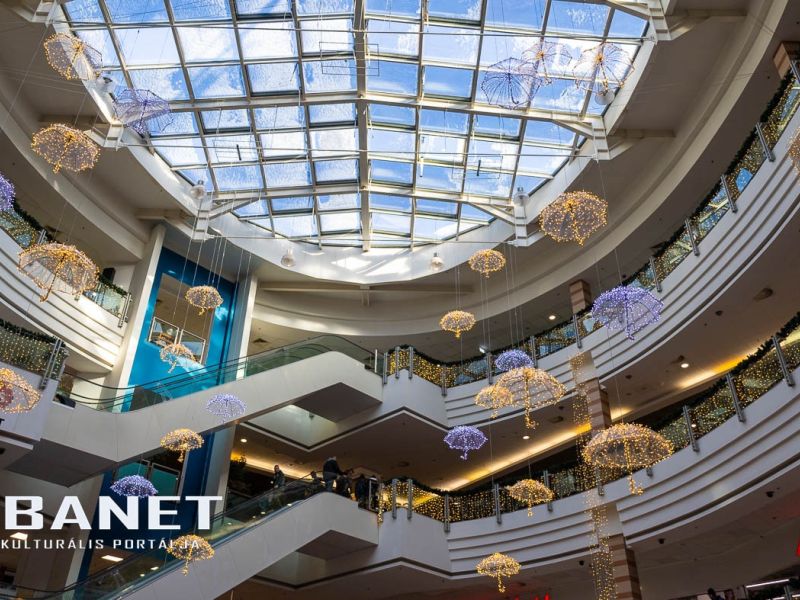 Megkezdődött a 23. szülinapi buli a Csaba Centerben Megkezdődött a 23. szülinapi buli a Csaba Centerben