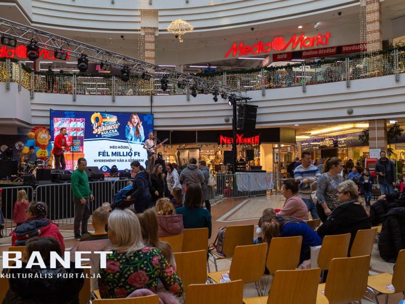 Megkezdődött a 23. szülinapi buli a Csaba Centerben Megkezdődött a 23. szülinapi buli a Csaba Centerben