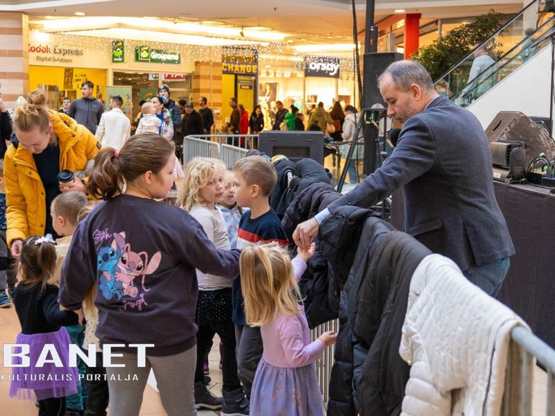Megkezdődött a 23. szülinapi buli a Csaba Centerben Megkezdődött a 23. szülinapi buli a Csaba Centerben