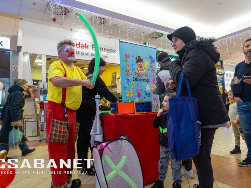 Megkezdődött a 23. szülinapi buli a Csaba Centerben Megkezdődött a 23. szülinapi buli a Csaba Centerben