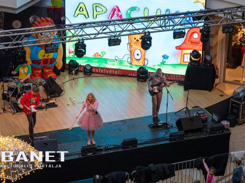 Megkezdődött a 23. szülinapi buli a Csaba Centerben Megkezdődött a 23. szülinapi buli a Csaba Centerben