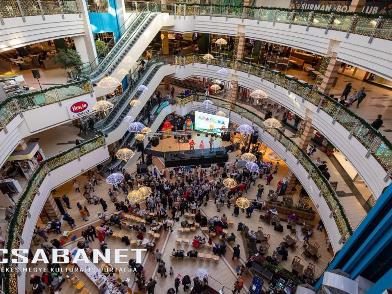 Megkezdődött a 23. szülinapi buli a Csaba Centerben Megkezdődött a 23. szülinapi buli a Csaba Centerben