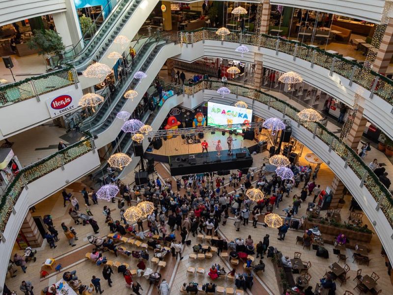 Megkezdődött a 23. szülinapi buli a Csaba Centerben Megkezdődött a 23. szülinapi buli a Csaba Centerben