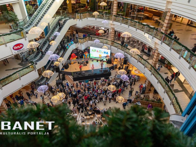 Megkezdődött a 23. szülinapi buli a Csaba Centerben Megkezdődött a 23. szülinapi buli a Csaba Centerben