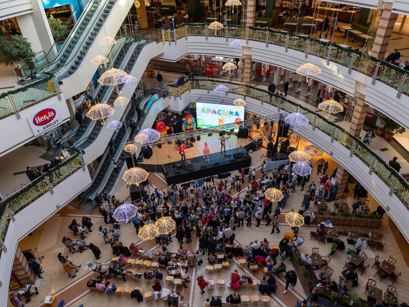 Megkezdődött a 23. szülinapi buli a Csaba Centerben Megkezdődött a 23. szülinapi buli a Csaba Centerben