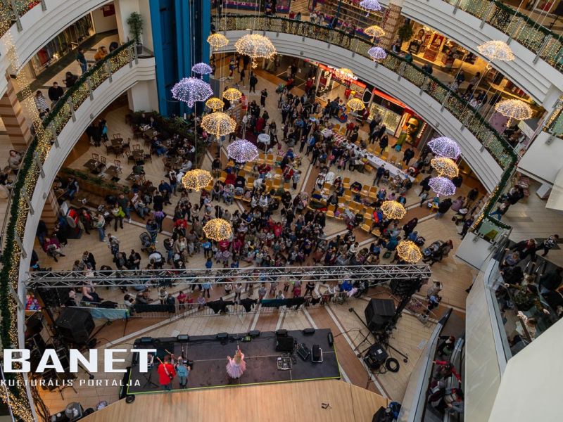 Megkezdődött a 23. szülinapi buli a Csaba Centerben Megkezdődött a 23. szülinapi buli a Csaba Centerben