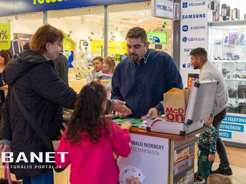 Megkezdődött a 23. szülinapi buli a Csaba Centerben Megkezdődött a 23. szülinapi buli a Csaba Centerben