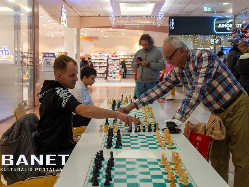 Megkezdődött a 23. szülinapi buli a Csaba Centerben Megkezdődött a 23. szülinapi buli a Csaba Centerben